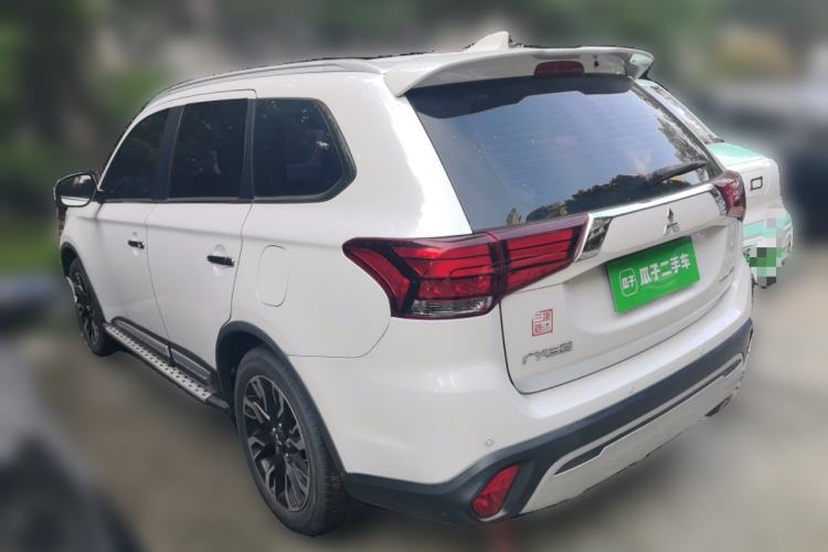 Used Mitsubishi Outlander 2019 2.4L 4x4 Zhi Xiang Edition 7 Seats China V Emission Standard Rear Left 45 Deg