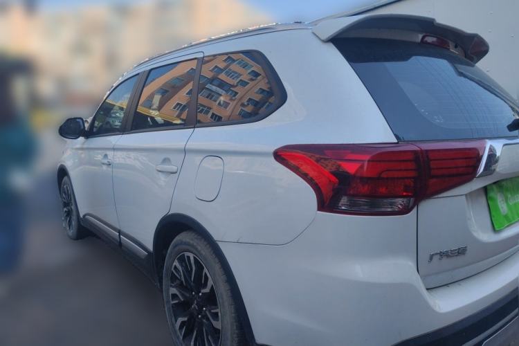 Used Mitsubishi Outlander 2019 2.0L Two-Wheel Drive Comfort Edition 5 Seats China V Standard Rear Left 45 Deg
