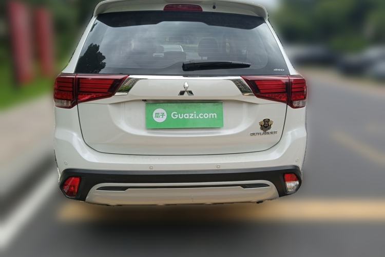 Used Mitsubishi Outlander 2019 2.4L 4x4 Zhi Xiang Edition 7 Seats China VI Standard Rear