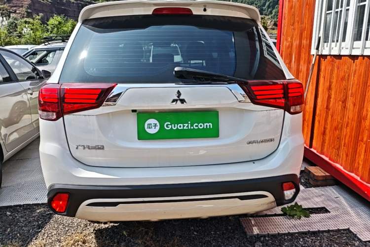 Used Mitsubishi Outlander 2019 2.0L Two-Wheel Drive Comfort Edition 5 Seats China V Standard Rear