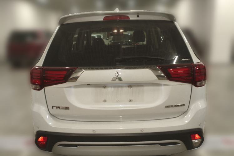 Used Mitsubishi Outlander 2019 2.4L 4x4 Zhi Xiang Edition 7 Seats China VI Standard Rear