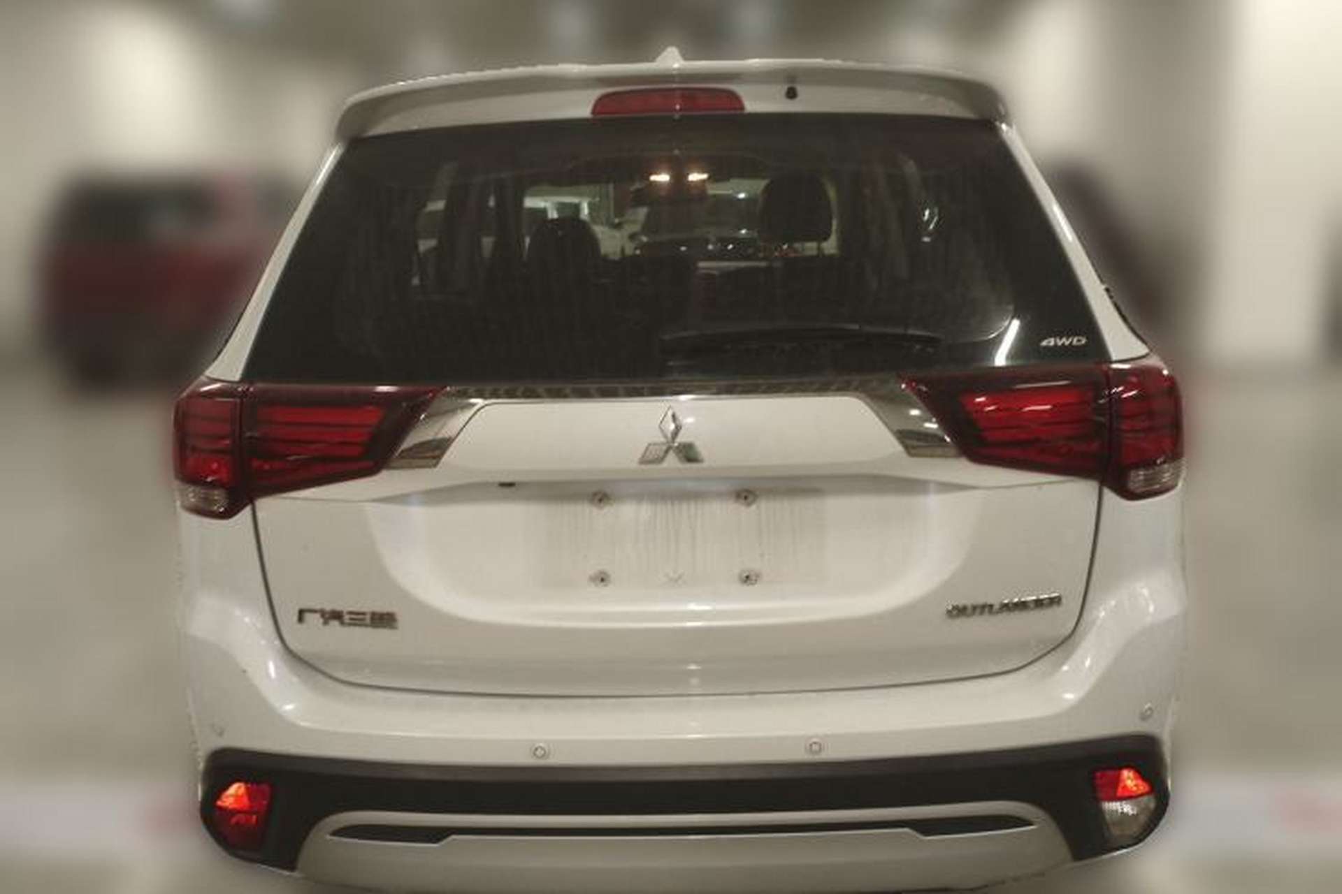 Used Mitsubishi Outlander 2019 2.4L 4x4 Zhi Xiang Edition 7 Seats China VI Standard Rear