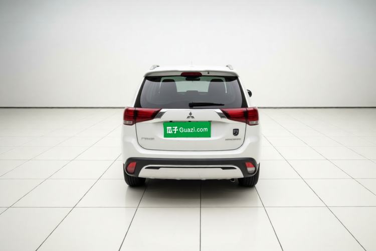 Used Mitsubishi Outlander 2019 2.0L Two-Wheel Drive Comfort Edition 5 Seats China VI Standard Rear