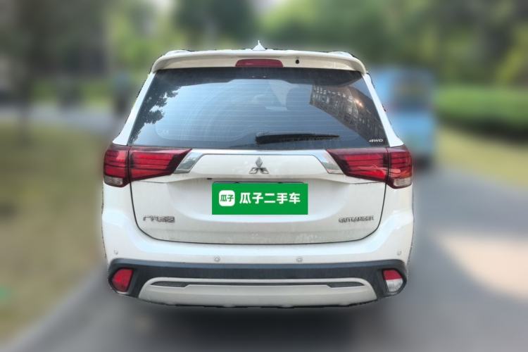 Used Mitsubishi Outlander 2019 2.4L 4x4 Zhi Xiang Edition 7 Seats China VI Standard Rear