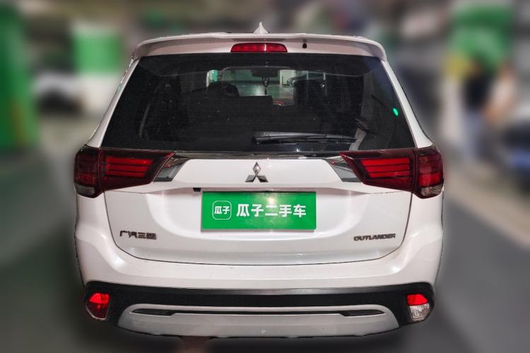 Used Mitsubishi Outlander 2019 2.0L Two-Wheel Drive Comfort Edition 7-Seater China VI Standard Rear