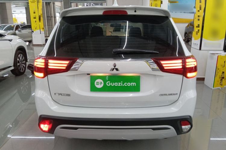 Used Mitsubishi Outlander 2019 2.0L Two-Wheel Drive Comfort Edition 5 Seats China VI Standard Rear