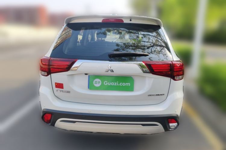 Used Mitsubishi Outlander 2019 2.0L Two-Wheel Drive Comfort Edition 5 Seats China VI Standard Rear