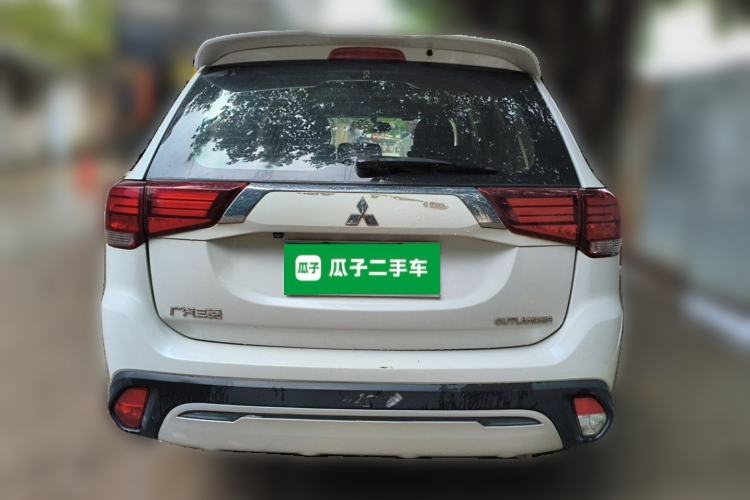 Used Mitsubishi Outlander 2019 2.0L Two-Wheel Drive Comfort Edition 5 Seats China VI Standard Rear