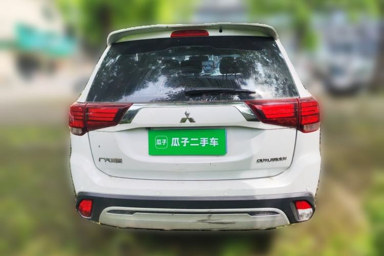 Used Mitsubishi Outlander 2019 2.0L Two-Wheel Drive Comfort Edition 7 Seats China V Emission Standard Rear