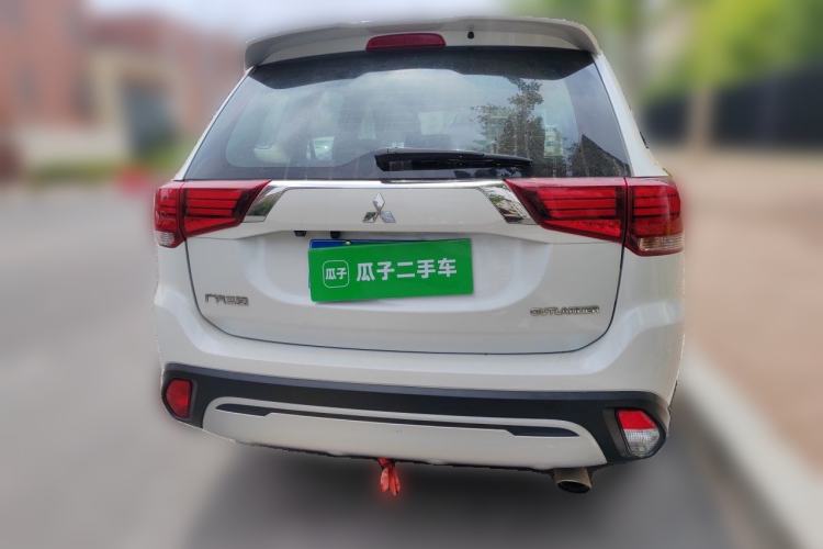 Used Mitsubishi Outlander 2019 2.0L Two-Wheel Drive Comfort Edition 5 Seats China VI Standard Rear
