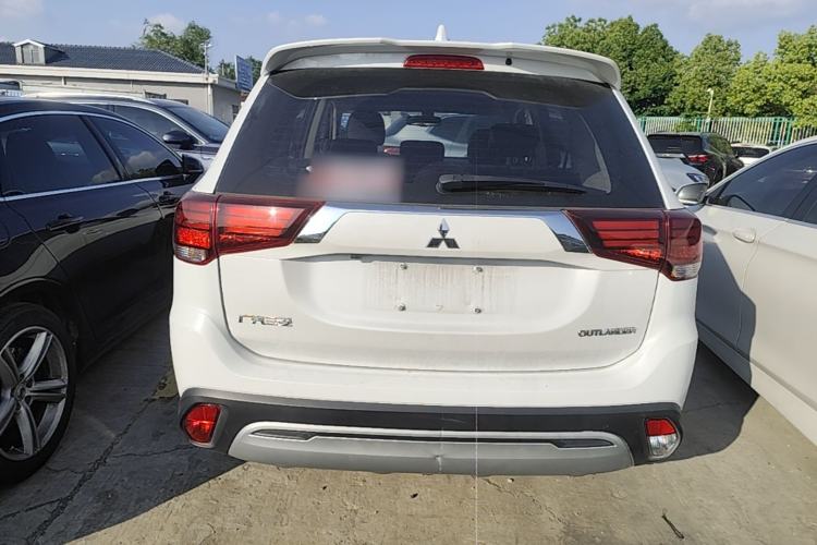 Used Mitsubishi Outlander 2019 2.0L Two-Wheel Drive Comfort Edition 5 Seats China VI Standard Rear