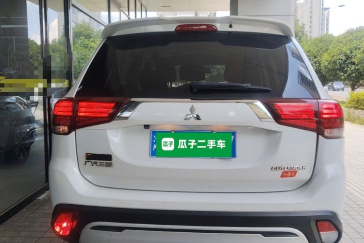 Used Mitsubishi Outlander 2019 2.0L Two-Wheel Drive Comfort Edition 5 Seats China VI Standard Rear