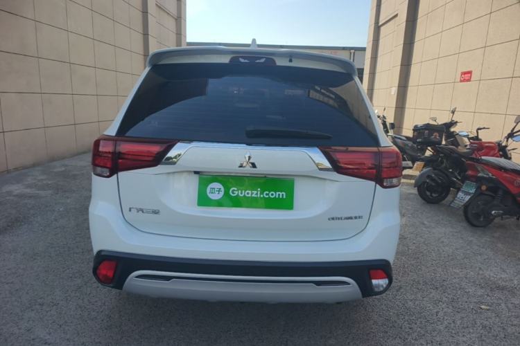 Used Mitsubishi Outlander 2019 2.0L Two-Wheel Drive Comfort Edition 5 Seats China VI Standard Rear