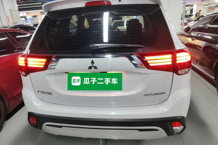 Used Mitsubishi Outlander 2019 2.0L Two-Wheel Drive Comfort Edition 5 Seats China VI Standard Rear