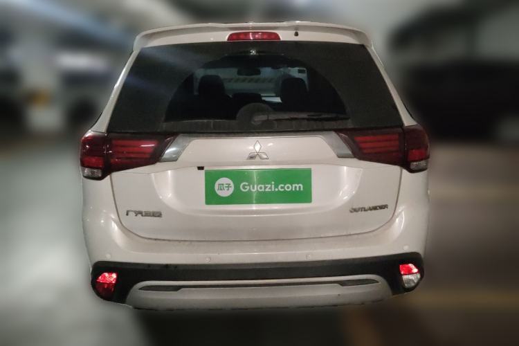 Used Mitsubishi Outlander 2019 2.0L Two-Wheel Drive Comfort Edition 5 Seats China VI Standard Rear