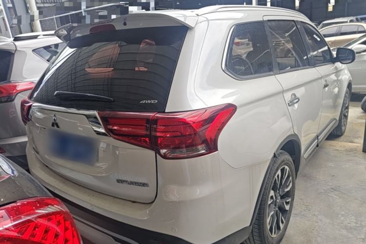 Used Mitsubishi Outlander 2019 2.4L 4x4 Zhi Xiang Edition 5 Seats China V Emission Standard Rear