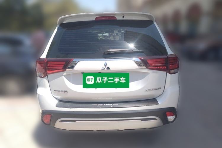 Used Mitsubishi Outlander 2019 2.0L Two-Wheel Drive Comfort Edition 7-Seater China VI Standard Rear