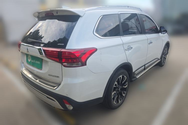 Used Mitsubishi Outlander 2019 2.4L 4x4 Zhi Xiang Edition 7 Seats China VI Standard Rear Right 45 Deg