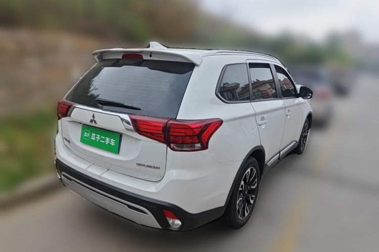 Used Mitsubishi Outlander 2019 2.0L Two-Wheel Drive Comfort Edition 5 Seats China V Emission Standard Rear Right 45 Deg
