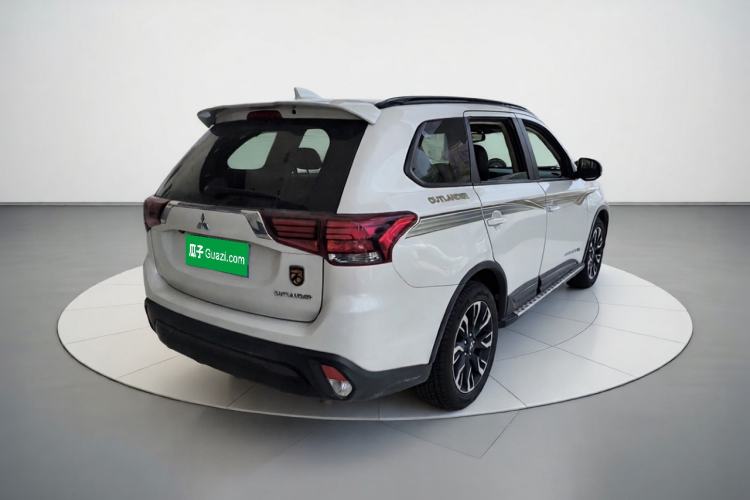 Used Mitsubishi Outlander 2019 2.0L Two-Wheel Drive Comfort Edition 5 Seats China VI Standard Rear Right 45 Deg