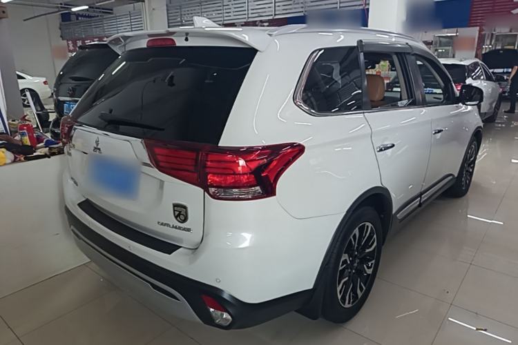 Used Mitsubishi Outlander 2019 2.4L 4x4 Zhi Xiang Edition 5 Seats China V Emission Standard Rear Right 45 Deg