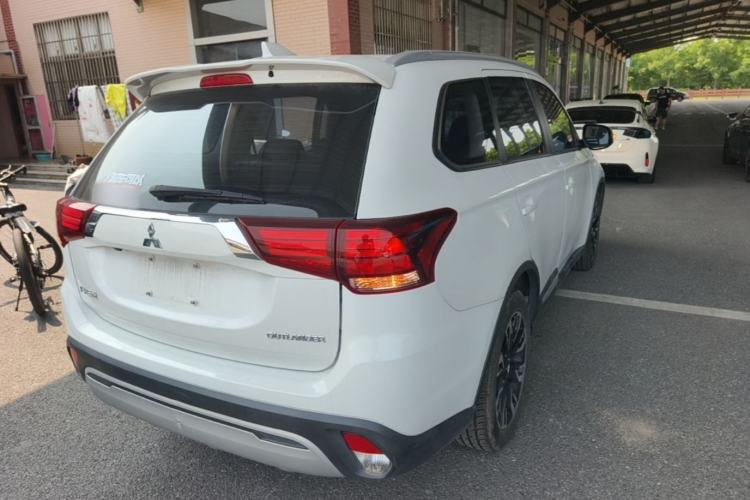 Used Mitsubishi Outlander 2019 2.0L Two-Wheel Drive Comfort Edition 5 Seats China VI Standard Rear Right 45 Deg