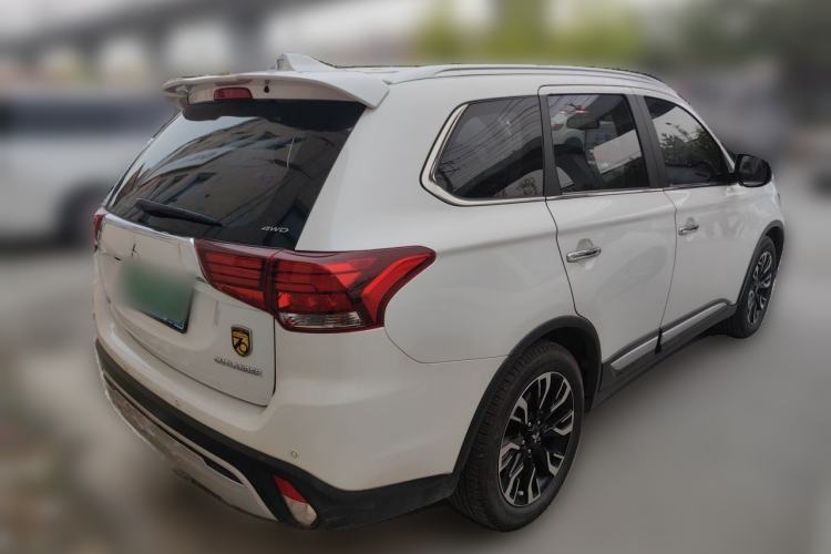 Used Mitsubishi Outlander 2019 2.4L 4x4 Zhi Xiang Edition 5 Seats China VI Standard Rear Right 45 Deg