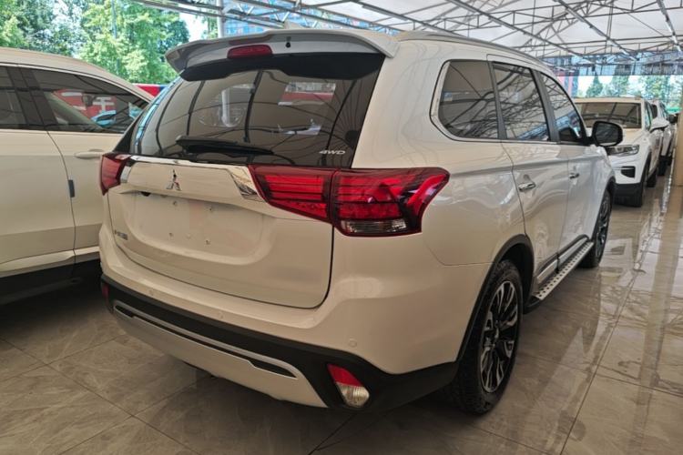 Used Mitsubishi Outlander 2019 2.4L 4x4 Zhi Xiang Edition 5 Seats China VI Standard Rear Right 45 Deg