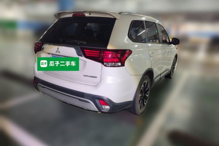 Used Mitsubishi Outlander 2019 2.0L Two-Wheel Drive Comfort Edition 5 Seats China VI Standard Rear Right 45 Deg
