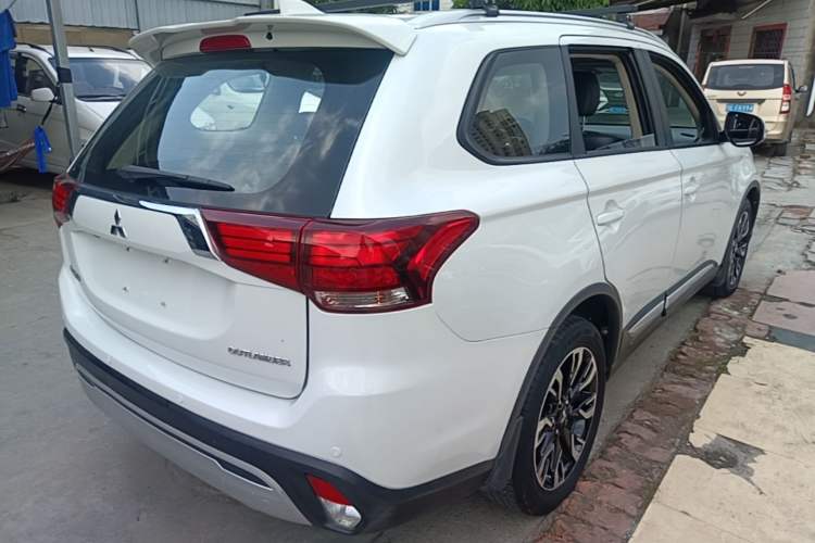 Used Mitsubishi Outlander 2019 2.0L Two-Wheel Drive Comfort Edition 5 Seats China V Standard Rear Right 45 Deg