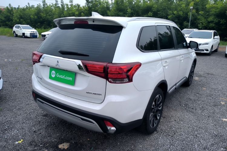 Used Mitsubishi Outlander 2019 2.0L Two-Wheel Drive Comfort Edition 5 Seats China VI Standard Rear Right 45 Deg