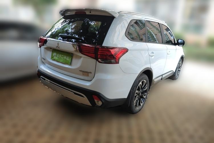 Used Mitsubishi Outlander 2019 2.0L Two-Wheel Drive Comfort Edition 5 Seats China VI Standard Rear Right 45 Deg
