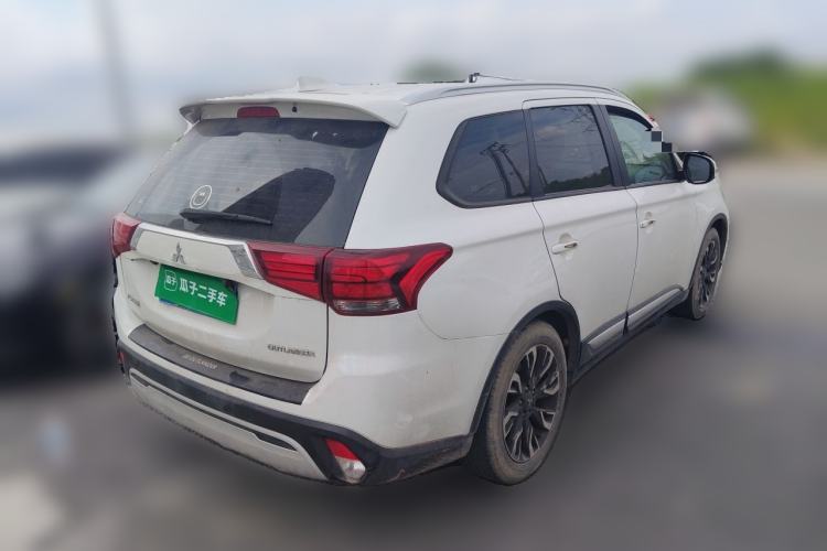 Used Mitsubishi Outlander 2019 2.0L Two-Wheel Drive Comfort Edition 5 Seats China VI Standard Rear Right 45 Deg