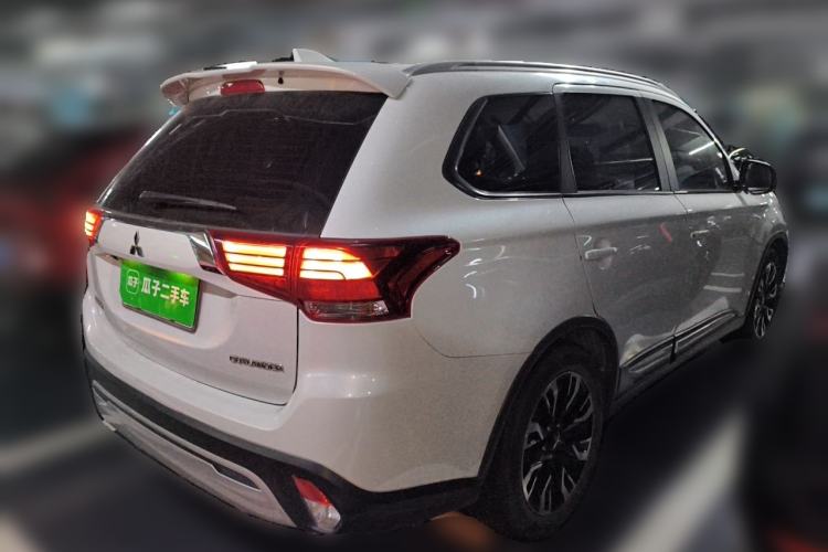 Used Mitsubishi Outlander 2019 2.0L Two-Wheel Drive Comfort Edition 5 Seats China VI Standard Rear Right 45 Deg
