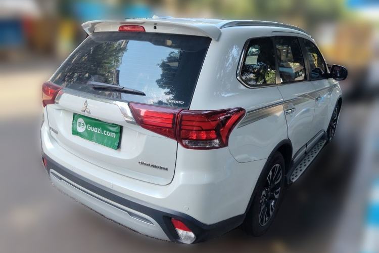 Used Mitsubishi Outlander 2019 2.4L 4x4 Zhi Xiang Edition 7 Seats China V Emission Standard Rear Right 45 Deg