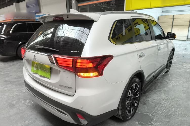 Used Mitsubishi Outlander 2019 2.4L 4x4 Zhi Xiang Edition 5 Seats China VI Standard Rear Right 45 Deg