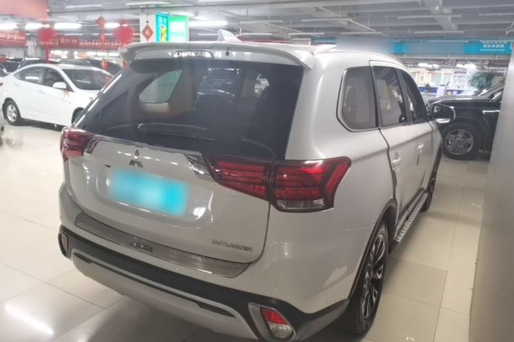 Used Mitsubishi Outlander 2019 2.0L Two-Wheel Drive Comfort Edition 5 Seats China VI Standard Rear Right 45 Deg