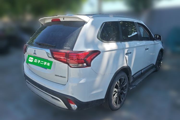 Used Mitsubishi Outlander 2019 2.4L 4x4 Zhi Xiang Edition 7 Seats China V Emission Standard Rear Right 45 Deg