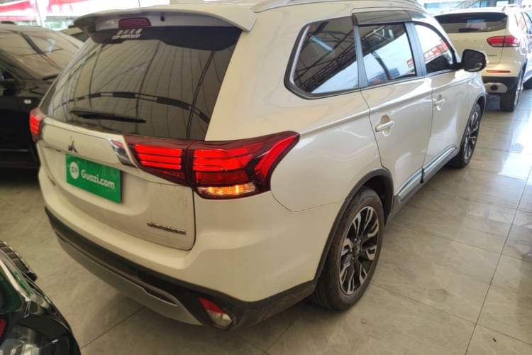 Used Mitsubishi Outlander 2019 2.0L Two-Wheel Drive Comfort Edition 5 Seats China VI Standard Rear Right 45 Deg