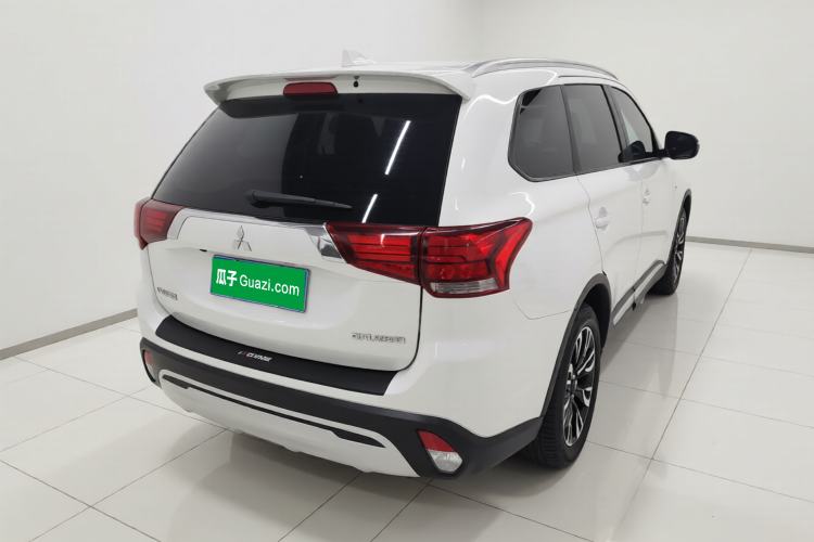Used Mitsubishi Outlander 2019 2.0L Two-Wheel Drive Comfort Edition 5 Seats China VI Standard Rear Right 45 Deg