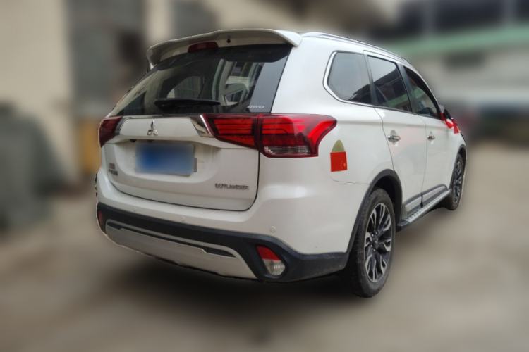 Used Mitsubishi Outlander 2019 2.4L 4x4 Zhi Xiang Edition 5 Seats China V Emission Standard Rear Right 45 Deg