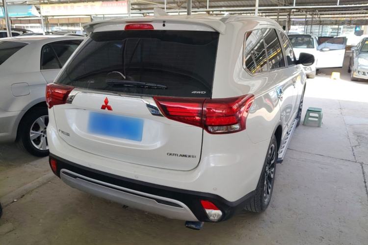 Used Mitsubishi Outlander 2019 2.4L 4x4 Zhi Xiang Edition 7 Seats China V Emission Standard Rear Right 45 Deg