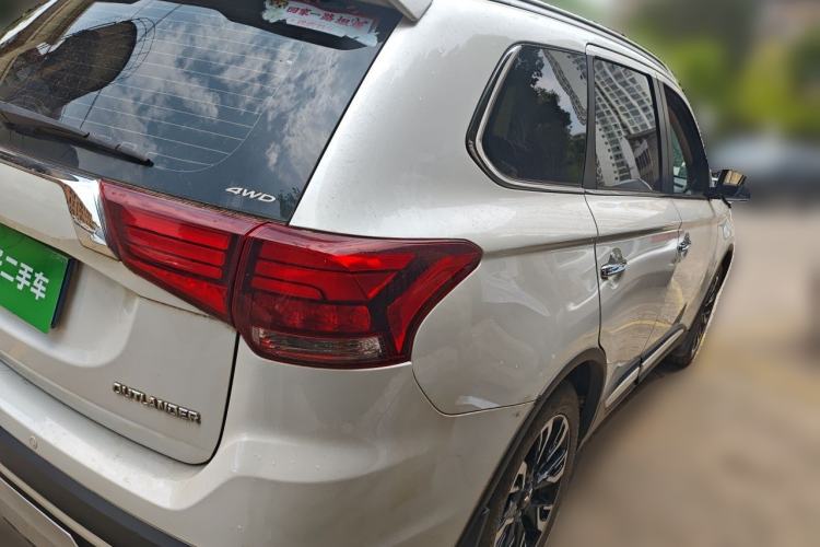 Used Mitsubishi Outlander 2019 2.4L 4x4 Zhi Xiang Edition 5 Seats China V Emission Standard Rear Right 45 Deg