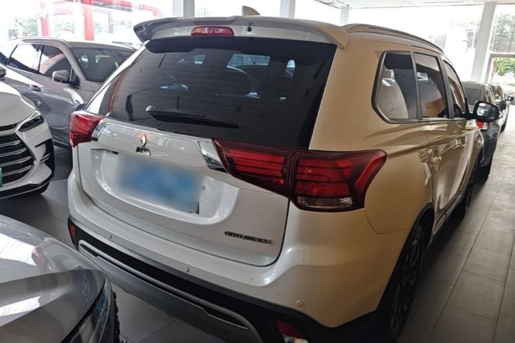 Used Mitsubishi Outlander 2019 2.0L Two-Wheel Drive Comfort Edition 5 Seats China VI Standard Rear Right 45 Deg