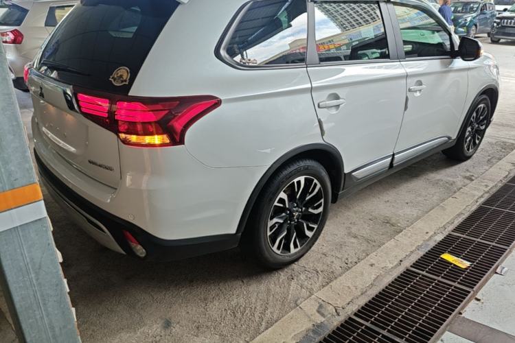 Used Mitsubishi Outlander 2019 2.0L Two-Wheel Drive Comfort Edition 5 Seats China V Standard Rear Right 45 Deg