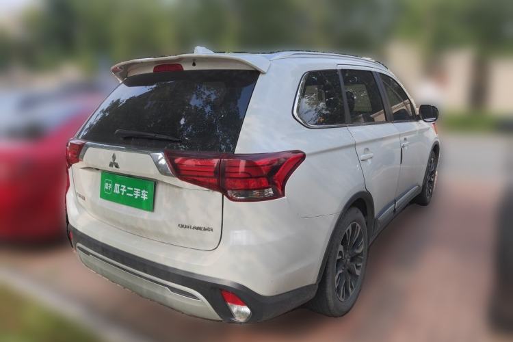 Used Mitsubishi Outlander 2019 2.0L Two-Wheel Drive Comfort Edition 5 Seats China VI Standard Rear Right 45 Deg