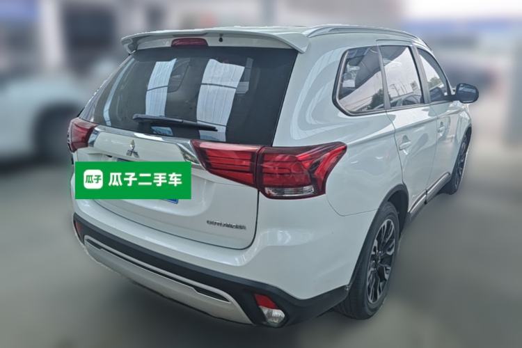 Used Mitsubishi Outlander 2019 2.0L Two-Wheel Drive Comfort Edition 5 Seats China VI Standard Rear Right 45 Deg