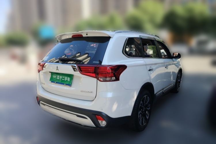 Used Mitsubishi Outlander 2019 2.4L 4x4 Zhi Xiang Edition 7 Seats China VI Standard Rear Right 45 Deg
