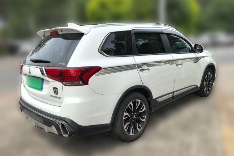 Used Mitsubishi Outlander 2019 2.4L 4x4 Zhi Xiang Edition 7 Seats China VI Standard Rear Right 45 Deg