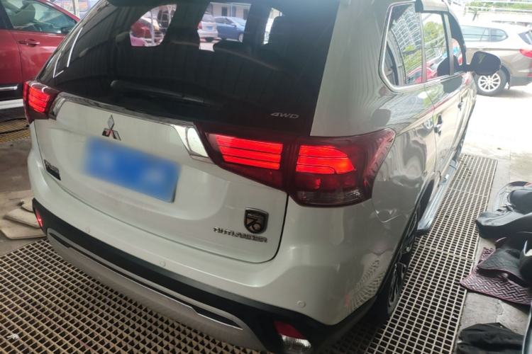 Used Mitsubishi Outlander 2019 2.4L 4x4 Zhi Xiang Edition 7 Seats China VI Standard Rear Right 45 Deg